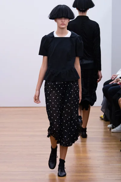 Look 10